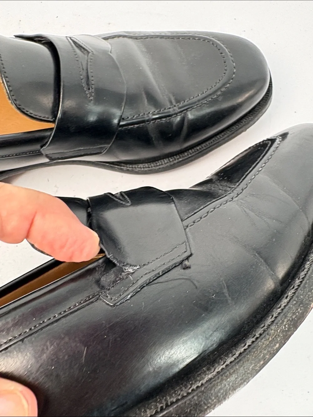 🦢 Johnston & Murphy Black Leather Penny Loafers